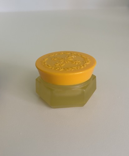 Avon honeysuckle cream sachet - cream,