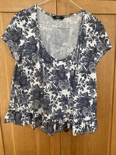 ladies Peplum top size 16/F&F/grey and white Floral/Short style