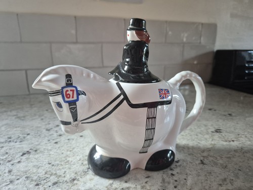 Wade tea pot - pot, 'dressage'