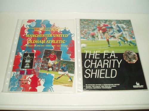 Programmes man utd v - 2,
