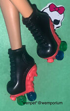 Monster High Ghoulia Yelps Roller Maze Boots Skates Doll Clothes