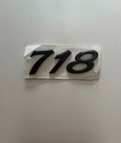 Porsche 718 boxster badge - 718,