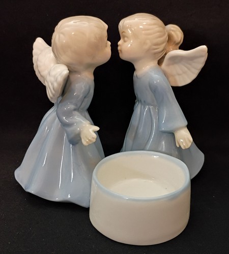 Kissing angels porcelain - kissing,