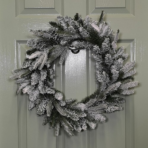 45cm snow flocked green wreath - snow,