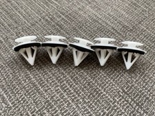 JEEP SIDE SKIRT SILL RETAINER