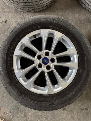 2022 ford kuga - 2022, 225/65r17