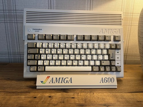 Amiga a600 display - amiga, stand