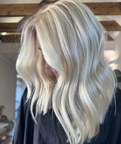 Short bob wavy platinum - short,