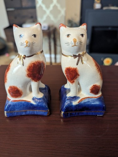 Pair staffordshire pottery - staffordshire,