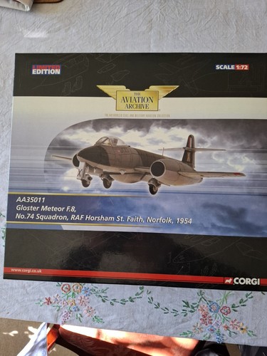Corgi aviation gloster - corgi, meteor