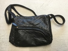 Pavers Black shoulder
