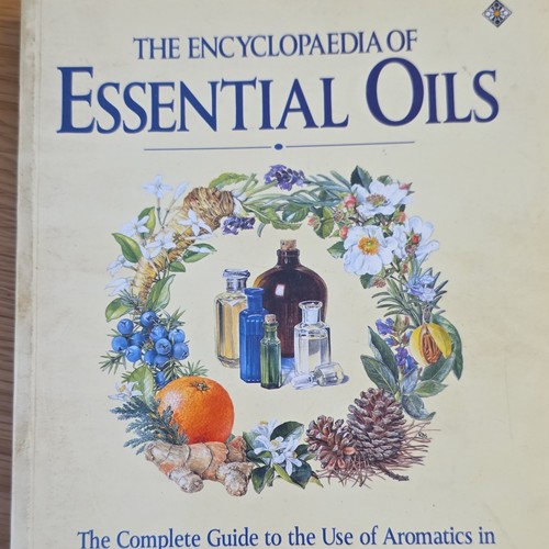 The encyclopaedia essential - encyclopaedia,