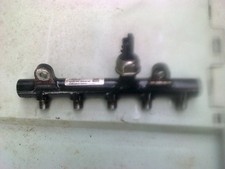 Peugeot 407 2.0hdi fuel rail and pressure regulator.