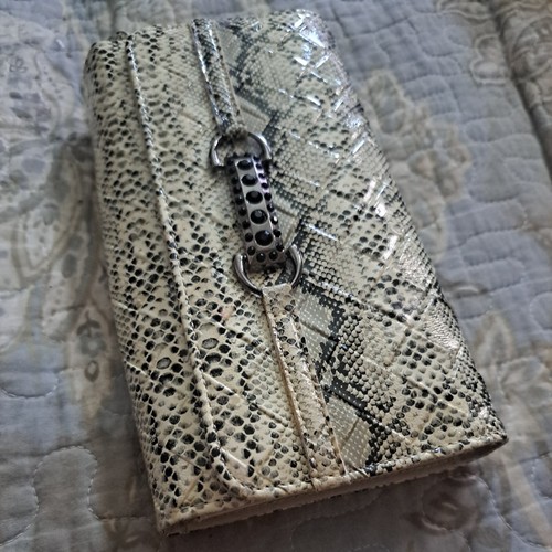 Ladies snakeskin pattern