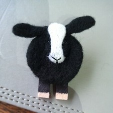 Zwartbles Sheep Brooch, unique Zwartbles needle felted brooch. Sheep brooch.
