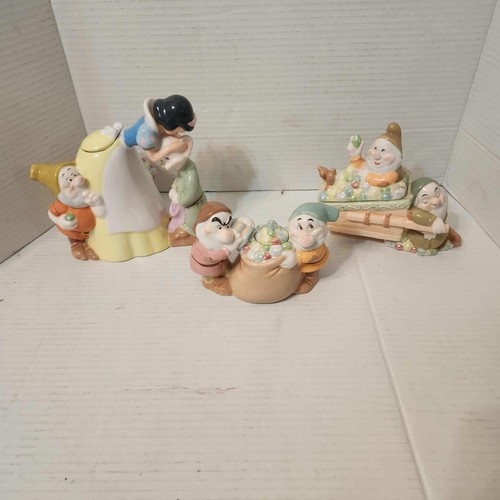 Snow white and seven dwarfs - snow,