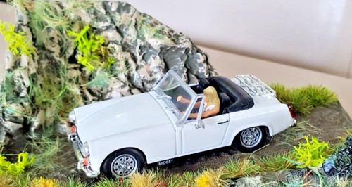 White scale mg midget - 1:43,