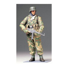TAMIYA 36304 WWII German Infantryman 1:16 Military Model Kit