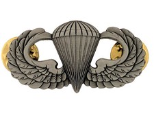 American U.S. Army Parachute Paratrooper metal jump wings badge. Full size