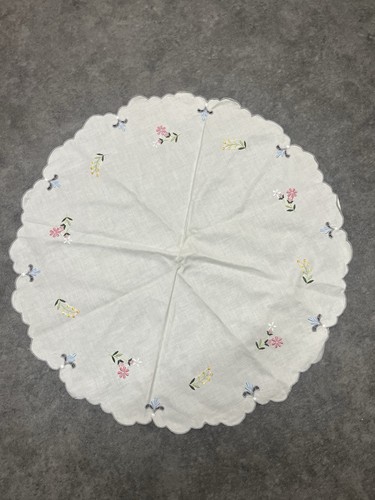 Vintage hand embroidered linen - hand,