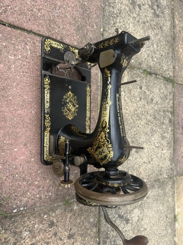 Antique singer sewing machine - singer,