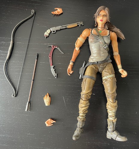 Play arts kai lara croft - kai,