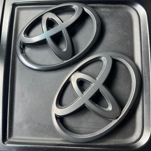 Toyota sienna genuine emblem - toyota,