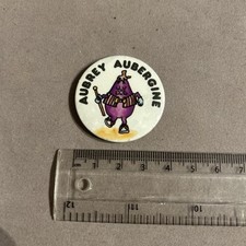 Vintage Pin Badge Munch Bunch