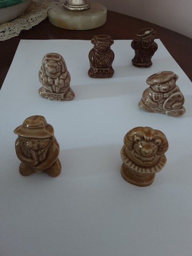 Six vintage wade bears - six, all