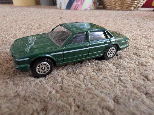 Corgi racing green jaguar xj6 - corgi,