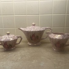 Crinoline lady 'Pinkie' teapot