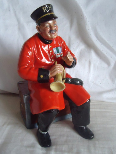 Royal doulton 19cm figure - royal,