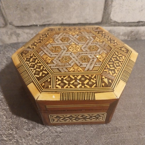 Vintage egyptian wood mother - egyptian,