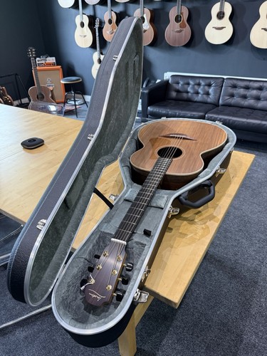 Lowden acoustic guitar - o-23,