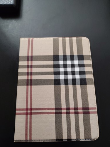 Universal case for 10 1 - universal,