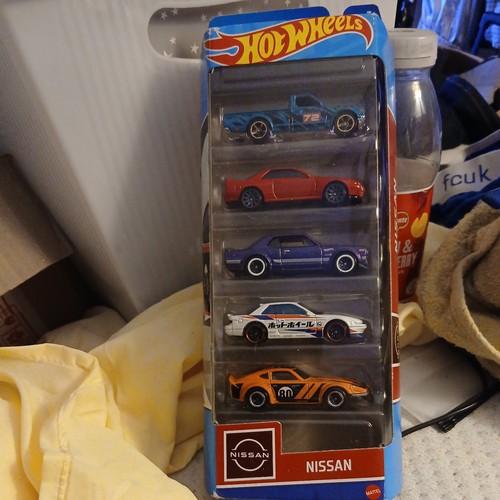 Hot wheels nissan - wheels,