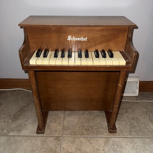 Schoenhut upright key - 25,