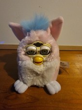 1999 Tiger Electronics Pale