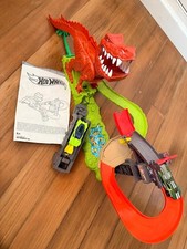 T Rex Takedown Hot Wheels Set
