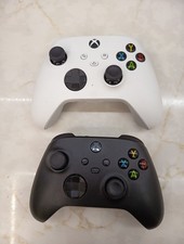 2 Xbox Series X/S Controllers