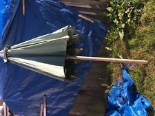  VINTAGE LARGE GREEN CANVAS/WOOD GARDEN PATIO UMBRELLA//PARASOL/SHADE(NEEDS TLC)