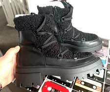 Black chunky faux fur zip