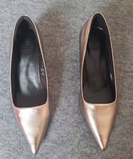 Beautiful M & S Gold Kitten Heel Court Shoes Size 7 Wide Fit BNWT