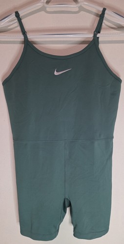 Nwt nike dri fit - fit, girl's