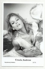 BX96) URSULA ANDRESS SWIFTSURE PHOTO POSTCARD (43/76) FILMSTAR PIN UP GLAMOR