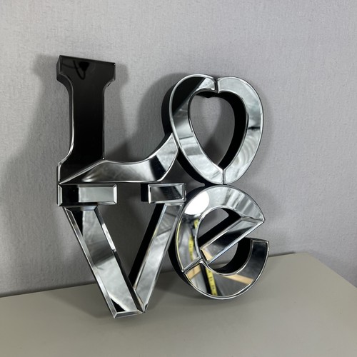 Mirrored silver love - 3d,