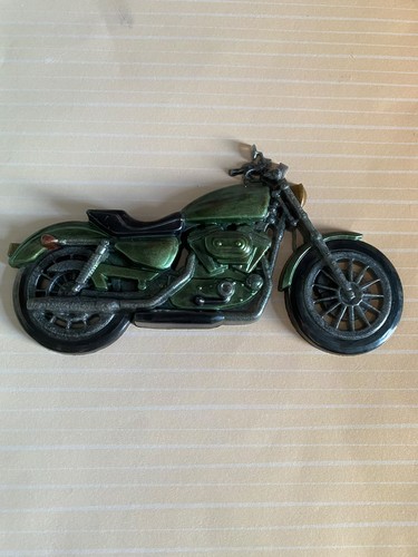 Detailed metallic green