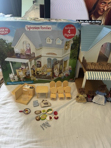 Sylvanian families courtyard - families,