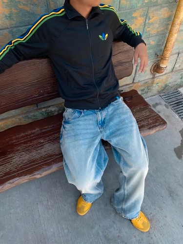 Adidas track top - 🔥,