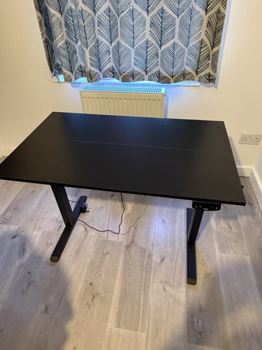 Electric standing desk - standing,